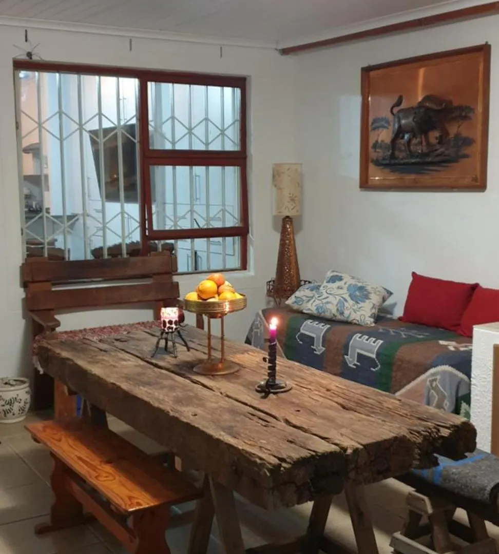 Hibiscus Cottage Strand 0*,